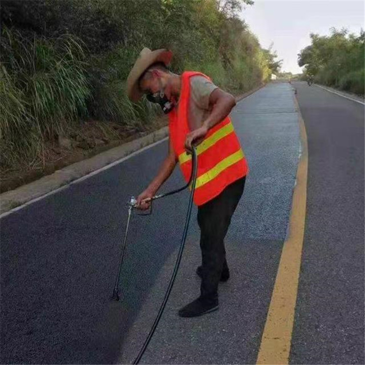 阿拉尔 彩色防滑路面的底涂是保障路面附着力